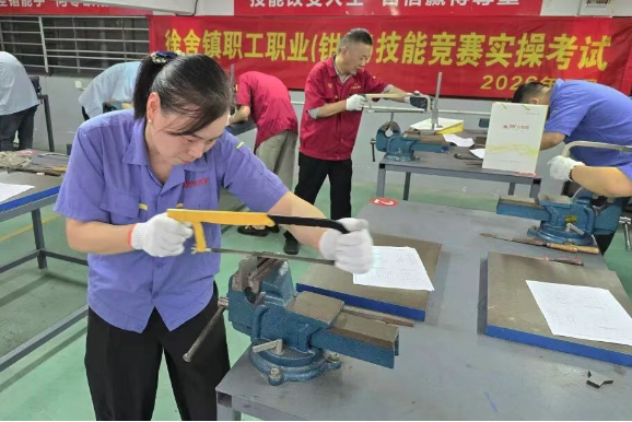 以賽促學(xué)強技能 筑牢防線保安全 | 徐舍鎮(zhèn)舉辦職工職業(yè)（鉗工）技能競賽暨安全生產(chǎn)“六化”建設(shè)推進(jìn)活動